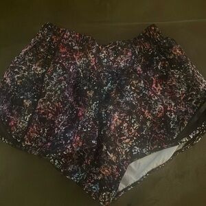 Size 2 low rise 2.5 inch hotty hot short